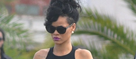 Rihanna durante el funeral de su abuela en Barbados