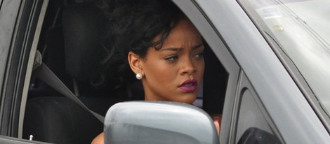 Rihanna se mostró afectada durante el funeral de su abuela en Barbados