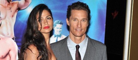 Matthew McConaughey y Camila Alves presumen de embarazo en el estreno de 'Magic Mike'
