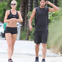 Sami Khedira y Lena Gercke hacen deporte durante sus vacaciones en Miami