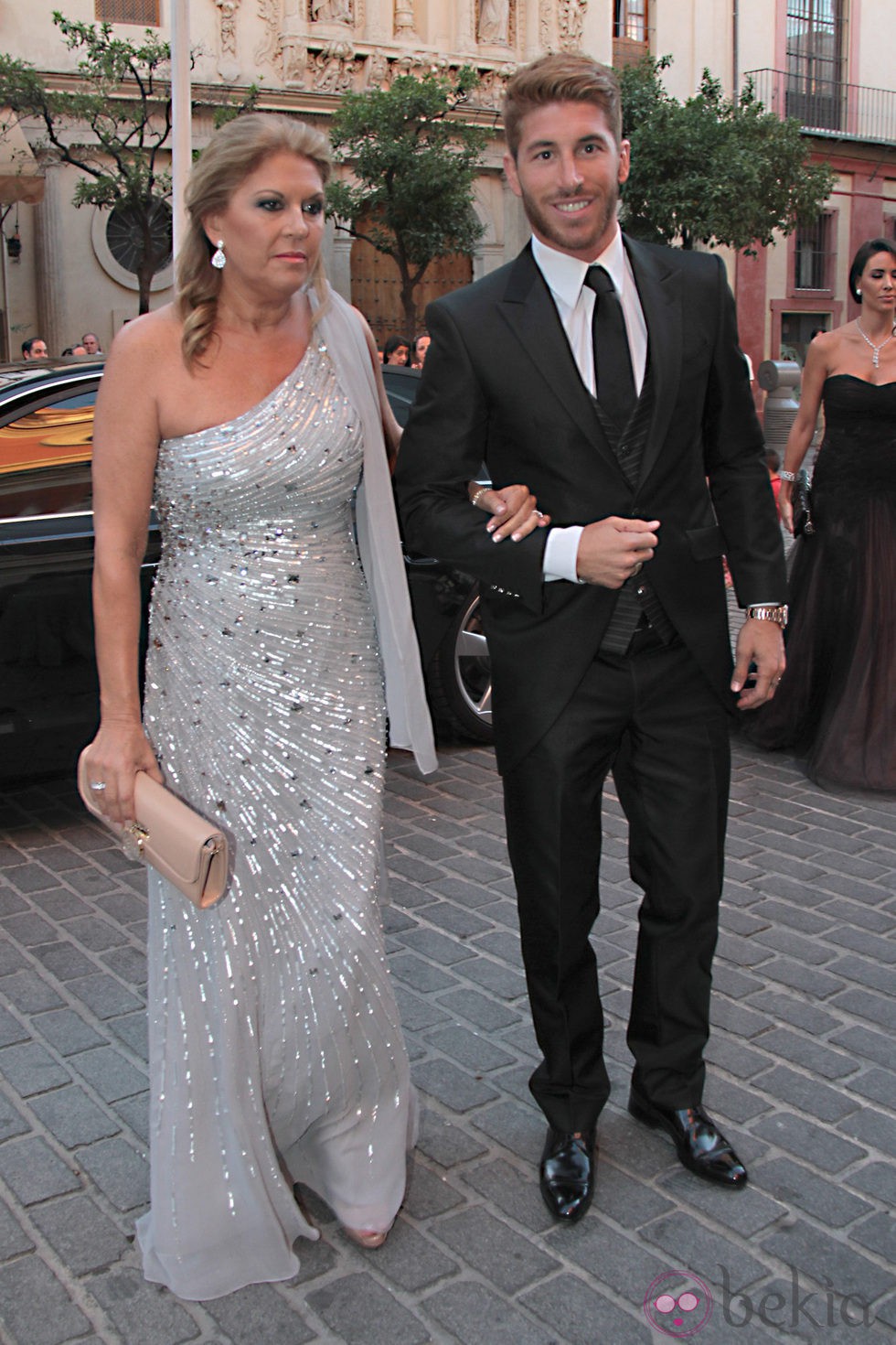 Sergio Ramos con su madre en la boda de su hermana Miriam