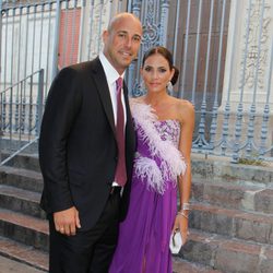 Pepe Reina y su mujer Yolanda Ruiz en la boda de Miriam Ramos