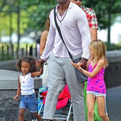 Seal con sus hijas Leni Klum y Lou Samuel en Nueva York