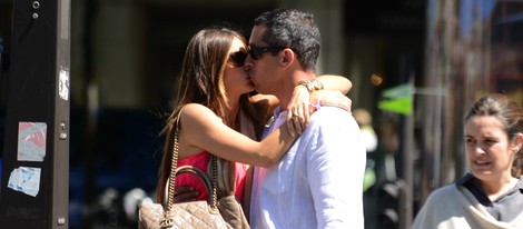 Sofía Vergara y su novio Nick Loeb besándose