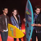 Taylor Lautner, Kristen Stewart y Robert Pattinson en la gala Teen Choice Awards 2012