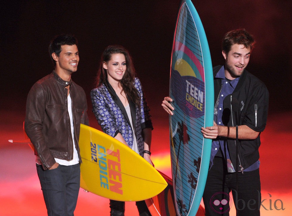 Taylor Lautner, Kristen Stewart y Robert Pattinson en la gala Teen Choice Awards 2012