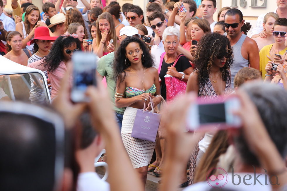 Rihanna de compras por Saint Tropez