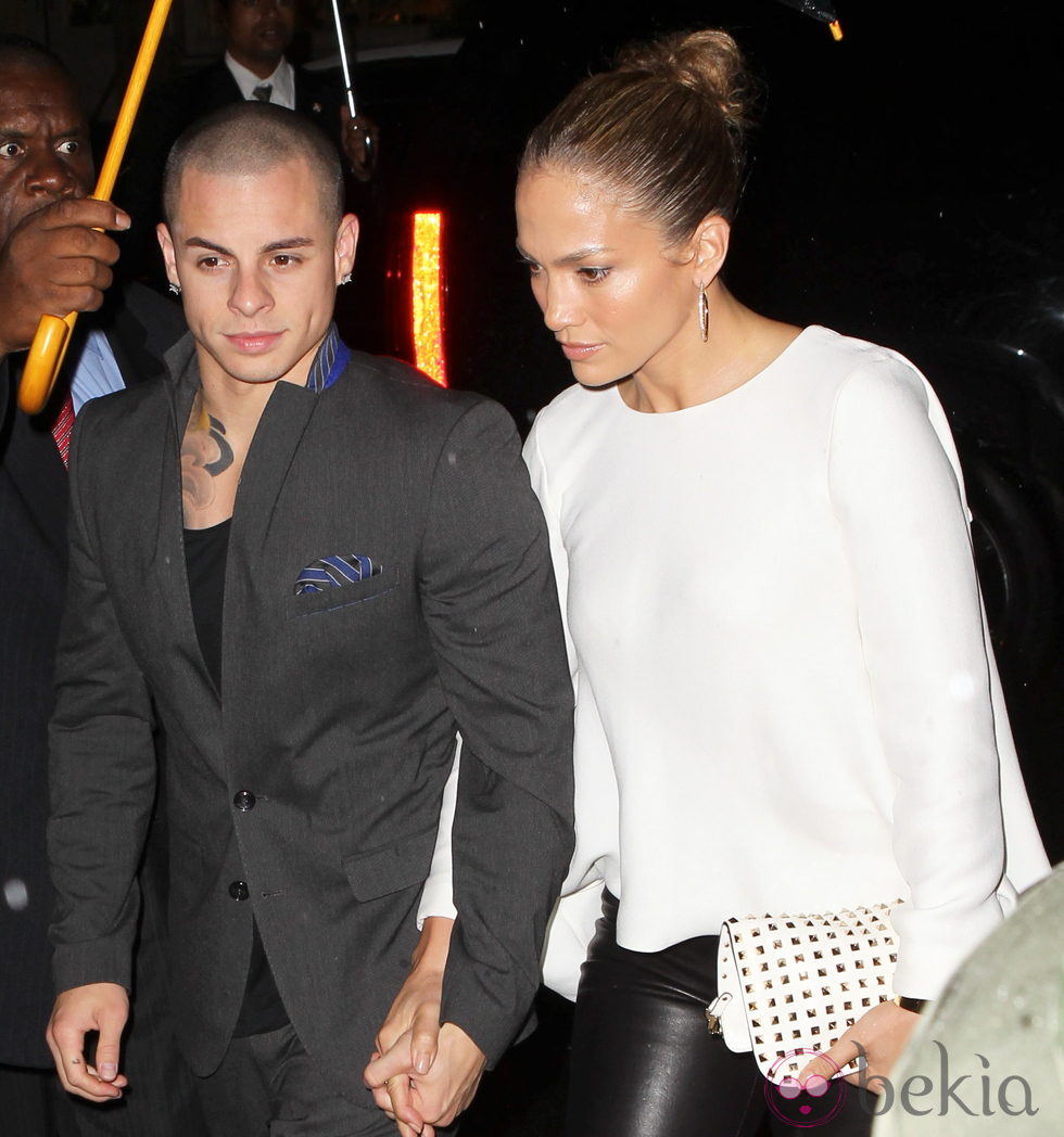 Jennifer Lopez y Casper Smart a la salida de un restaurante de Nueva York
