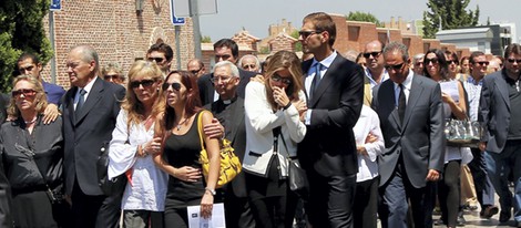 Darek, Susana y Alicia Uribarri en el funeral de José Luis Uribarri