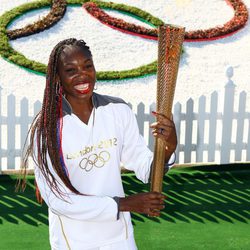 Venus Williams porta la antorcha olímpica de Londres 2012