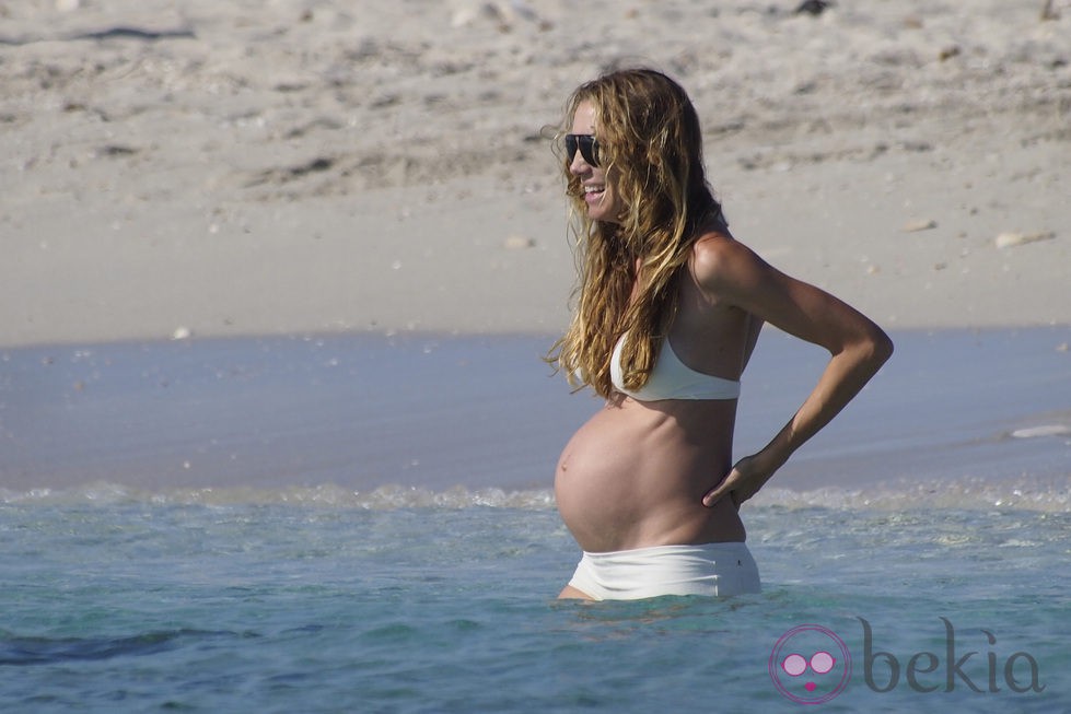 Blanca Cuesta presume de embarazo en Formentera