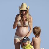 Blanca Cuesta con sus hijos en las playas de Formentera
