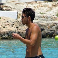 Maxi Iglesias disfruta de sus vacaciones en Ibiza