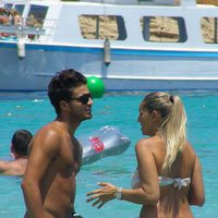 Maxi Iglesias y su novia disfrutan de sus vacaciones en Ibiza