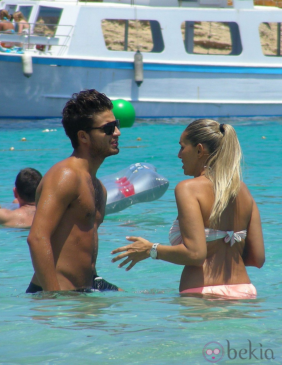 Maxi Iglesias y su novia disfrutan de sus vacaciones en Ibiza - Maxi Iglesi...
