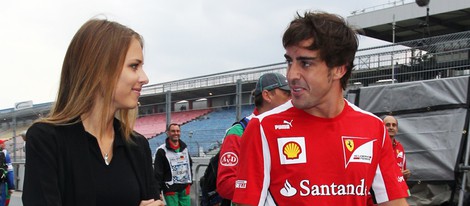 Fernando Alonso y Dasha Kapustina pasean su amor en el GP de Alemania 2012