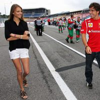 Fernando Alonso y Dasha Kapustina, muy cómplices en el GP de Alemania 2012