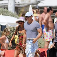 Kellan Lutz junto a su novia Sharni Vinson en Saint Tropez