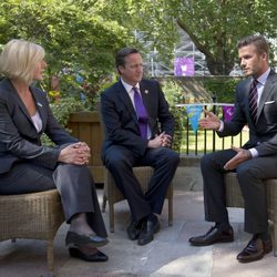 David Beckham reunido con David Cameron y Anita Thiessen