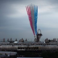 Aviones sobrevuelan el estadio olímpico de Londres 2012