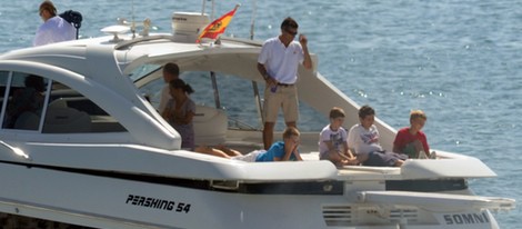 Los nietos de los Reyes comienzan el verano en Mallorca navegando