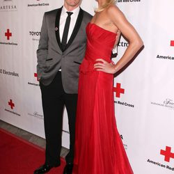 El actor Mark-Paul Gosselaar y su mujer Catriona McGinn