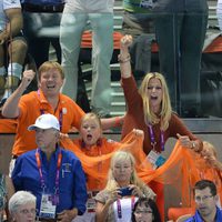 Guillermo y Máxima de Holanda y su hija animan a los deportistas de su país en Londres 2012