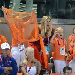 Los Príncipes de Holanda y sus hijos animan a sus compatriotas en Londres 2012