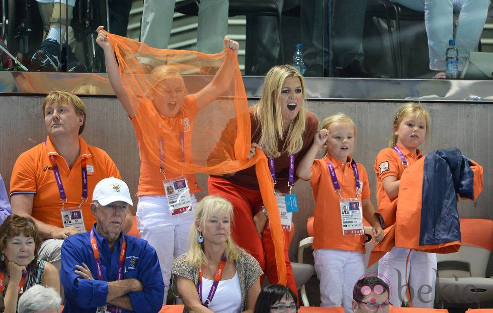 Los Príncipes de Holanda y sus hijos animan a sus compatriotas en Londres 2012