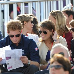El Príncipe Harry y las Princesas de York en una competición hípica de Londres 2012