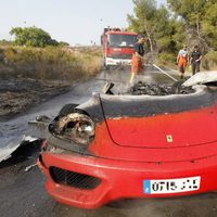 Parte frontal del Ferrari de Ever Banega tras el accidente que sufrió