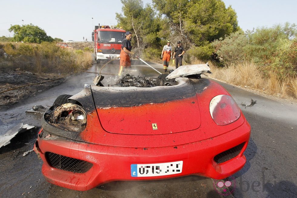 Parte frontal del Ferrari de Ever Banega tras el accidente que sufrió