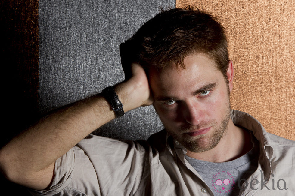 Robert Pattinson posa para los retratos del Festival de Cannes