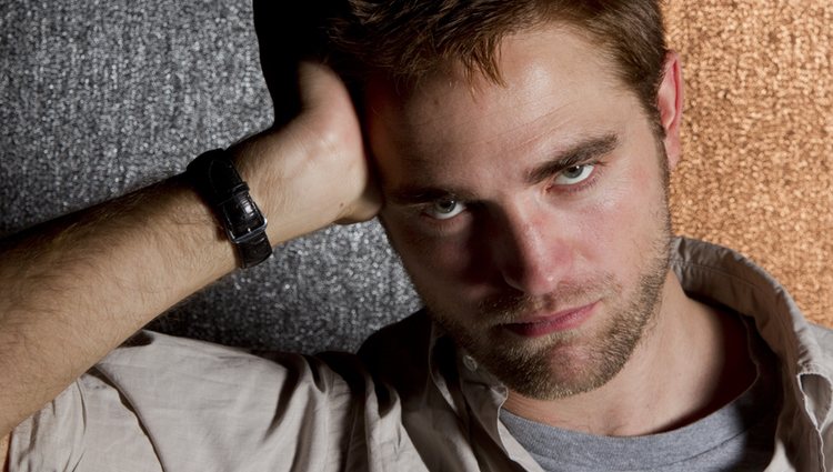 Robert Pattinson posa para los retratos del Festival de Cannes