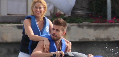 Shakira y Gerard Piqué en moto de agua durante sus vacaciones en Miami