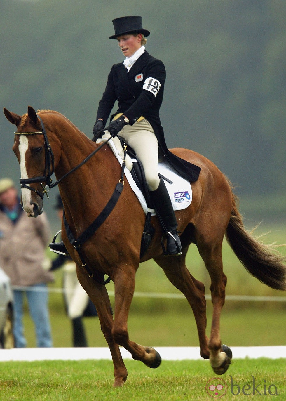 Zara Phillips montando a caballo en 2003