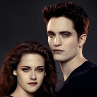Kristen Stewart y Robert Pattinson en un poster promocional de 'Amanecer.Parte 2'
