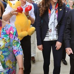 El Príncipe Harry y Kate Middleton durante su visita a la villa olímpica de Londres 2012