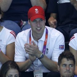 El Príncipe Guillermo viendo un partido de waterpolo en Londres 2012