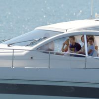 La Reina Sofía y sus nietos navegan en la Somni