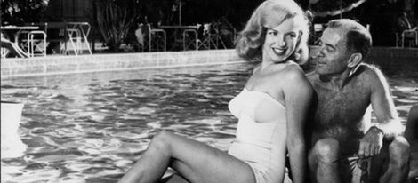 Marilyn Monroe en bañador junto a Arthur Miller