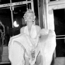 Marilyn Monroe en una conocida escena de la película 'La tentación vive arriba'