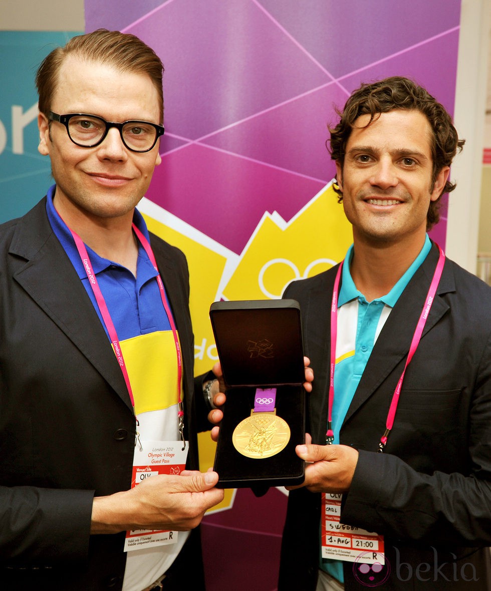 Daniel y Carlos Felipe de Suecia con una medalla de oro en Londres 2012