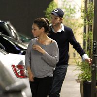 Mila Kunis y Ashton Kutcher en Los Angeles