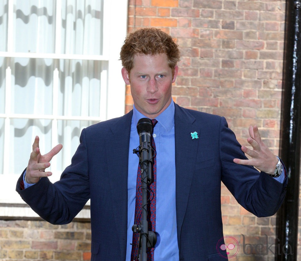 El Príncipe Harry en una recepción a jóvenes atletas durante Londres 2012