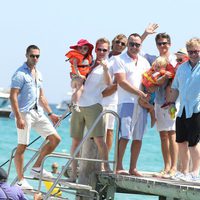Elton John y David Furnish con su hijo y Neil Patrick Harris y David Burtka con los suyos en Saint-Tropez