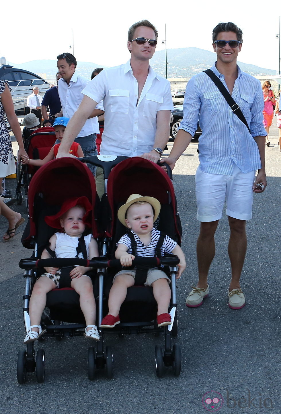 Neil Patrick Harris y David Burtka con sus hijos de vacaciones en Saint-Tropez