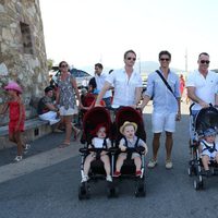 Elton John y David Furnish y su hijo de vacaciones con Neil Patrick Harris, David Burtka y sus hijos