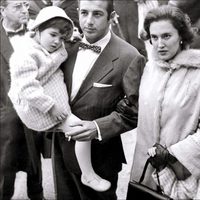 Carmina y Belén Ordóñez de niñas con sus padres Antonio y Carmen