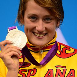 Mireia Belmonte posa orgullosa con su segunda plata en Londres 2012